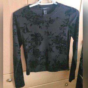 Forever 21 Ladies Black Velvet Floral Long Sleeved Top Size SMALL